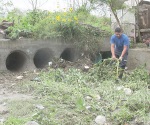 Limpian sitios que taponan agua pluvial