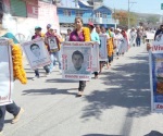 Padres de los 43 alistan marcha a Ayotzinapa