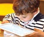 ¿Tu hijo con la tablet? Cuidado, podría afectar a su salud visual