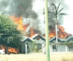 Combaten incendio en residencia de MA