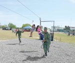 Sana convivencia en paseo dominical con el Ejército