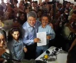 Recibe constancia como alcalde electo de Victoria el doctor Xicoténcatl González Uresti