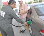 Urge a empresarios que baje precio de la gasolina en frontera