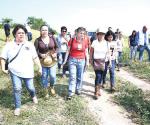 Familiares de desaparecidos ingresan a fosa de Arbolillo