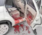Abandonan automóvil con sangre