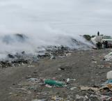 Combaten incendio en basurero Las Calabazas