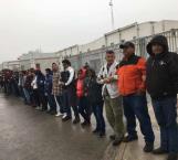 Vuelven a tomar maquiladora, pese al desalojo policial el lunes en Matamoros