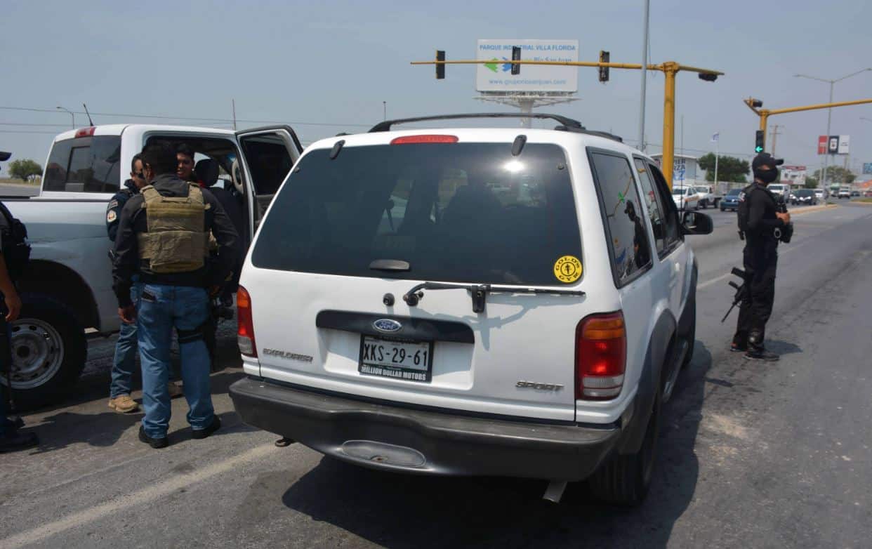 La unidad Ford Explorer con reporte de robo fue interceptada por federales en el boulevard Hidalgo.