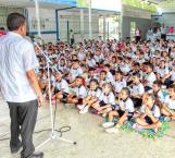 Llevan biblioteca móvil a escuelas