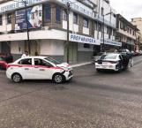 Chocan taxi y patrulla de estatales; 3 lesionados