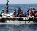 Rescatan a 12 balseros cubanos