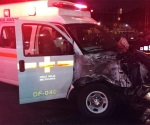 Chocan camión y ambulancia deja saldo de 4 lesionados