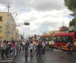 Choque de Metrobús y microbús deja 7 heridos