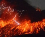 Hace erupción el volcán Sakurajima en Japón