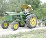 Quieren apoyo los campesinos para un tractor