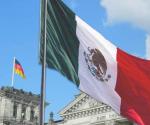 Bandera mexicana en inmediaciones del gobierno alemán