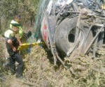 Chocan 2 camiones en Puebla y 1 desbarranca; 4 muertos