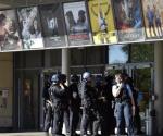 Policía libera a rehenes que tomó sujeto en cine alemán
