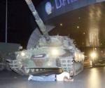 Frenan golpe de estado en Turquía