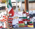 Vendedores abarrotaron de banderas zona centro