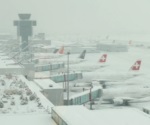 Cancelan más de mil 500 vuelos por tormenta de nieve en NY