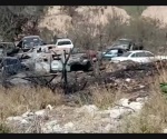 Incendio de zacatal arrasa 25 vehículos