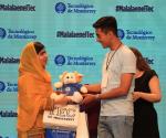 El odio daña a individuos, dice Malala por muro de Trump