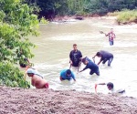 Lugareños buscan reencauzar el río en cascadas de Agua Azul