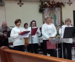Participan maestros jubilados en grupo de coro navideño