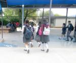 Denuncian alumnas del CETIS 71 que no las dejan usar pants