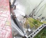 Se desperdicia agua limpia en fuga a un costado de puente en Privada Las Fuentes