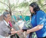 Entrega el DIF Río Bravo cobijas en La Zacatecana