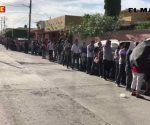 Personas forman filas de hasta 4 horas en el SAT de Reynosa
