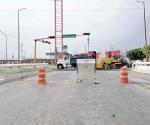 Cierran calles para reparar asfalto de puente en la Josefina Menchaca de la Ribereña