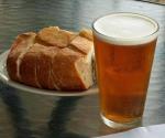 Pan y cerveza, un duelo de calorías