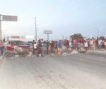 Bloquean carretera a San Fernando colonos de Almendros