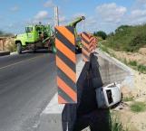 Vuelca auto en puente del poblado Rancherías