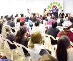 Benefician con lentes a mil 600 personas