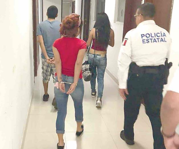 Detienen A Mujeres Por Intervenir En Un Arresto