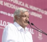 Se compromete AMLO a seguir aumentando el salario mínimo ante enfermeras a las que les dijo que no era Fox