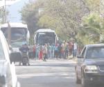 Secuestran normalistas autobuses en Guerrero