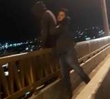 Rescatan a joven que intentaba aventarse del puente Tampico