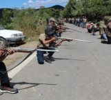 Capacitan a niños en uso de armas de fuego para defender pueblo en Guerrero