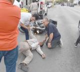 Derrapa, choca y se lesiona motociclista