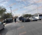 Protagonizan aparatoso accidente una Ford Explorer y un Chrysler