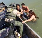 Dramático rescate de ilegales en el Río Bravo