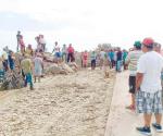 Paralizan pescadores obra en La Carbonera