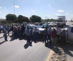 Siguen bloqueos carreteros en protesta de agricultores