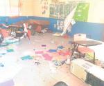 Delincuentes vandalizan y saquean escuela primaria