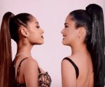 Compara Salma Hayek su look con el de Ariana Grande